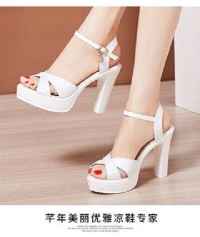 Giày cao gót hở mũi quai xéo