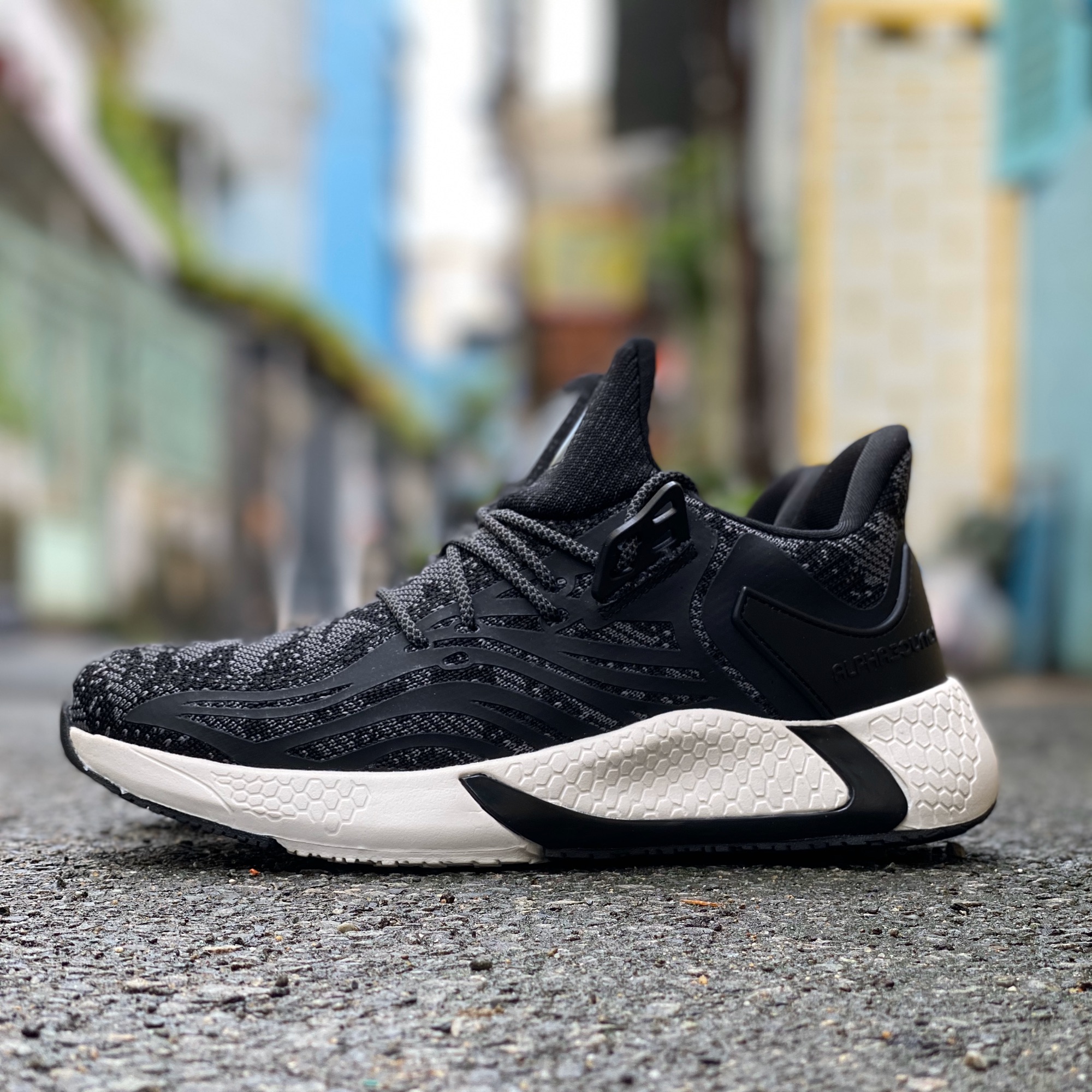 Giầy alphabounce đen đế trắng nam