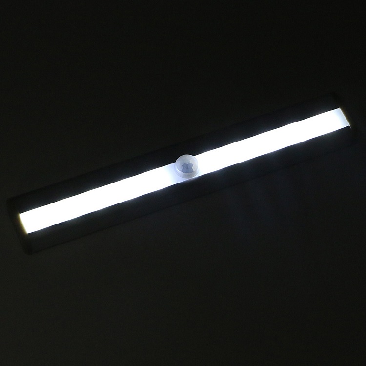 Đèn led cảm biến hồng ngoại ( CẢM BIẾN NHẠY, ÁNH SÁNG ĐỦ LỚN, PIN KHỎE )