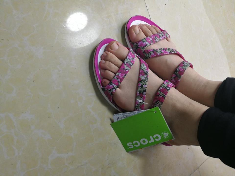 Dép lê nhựa Crocs Swiftwater dành cho nữ (hoa hồng)