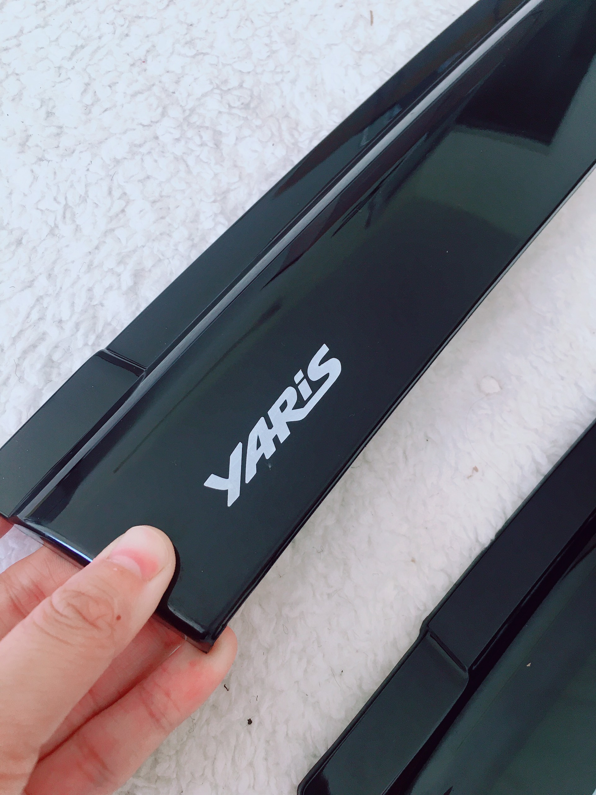 [Bọc hộp chống gãy] Vè che mưa Yaris [2018-2022]-đen
