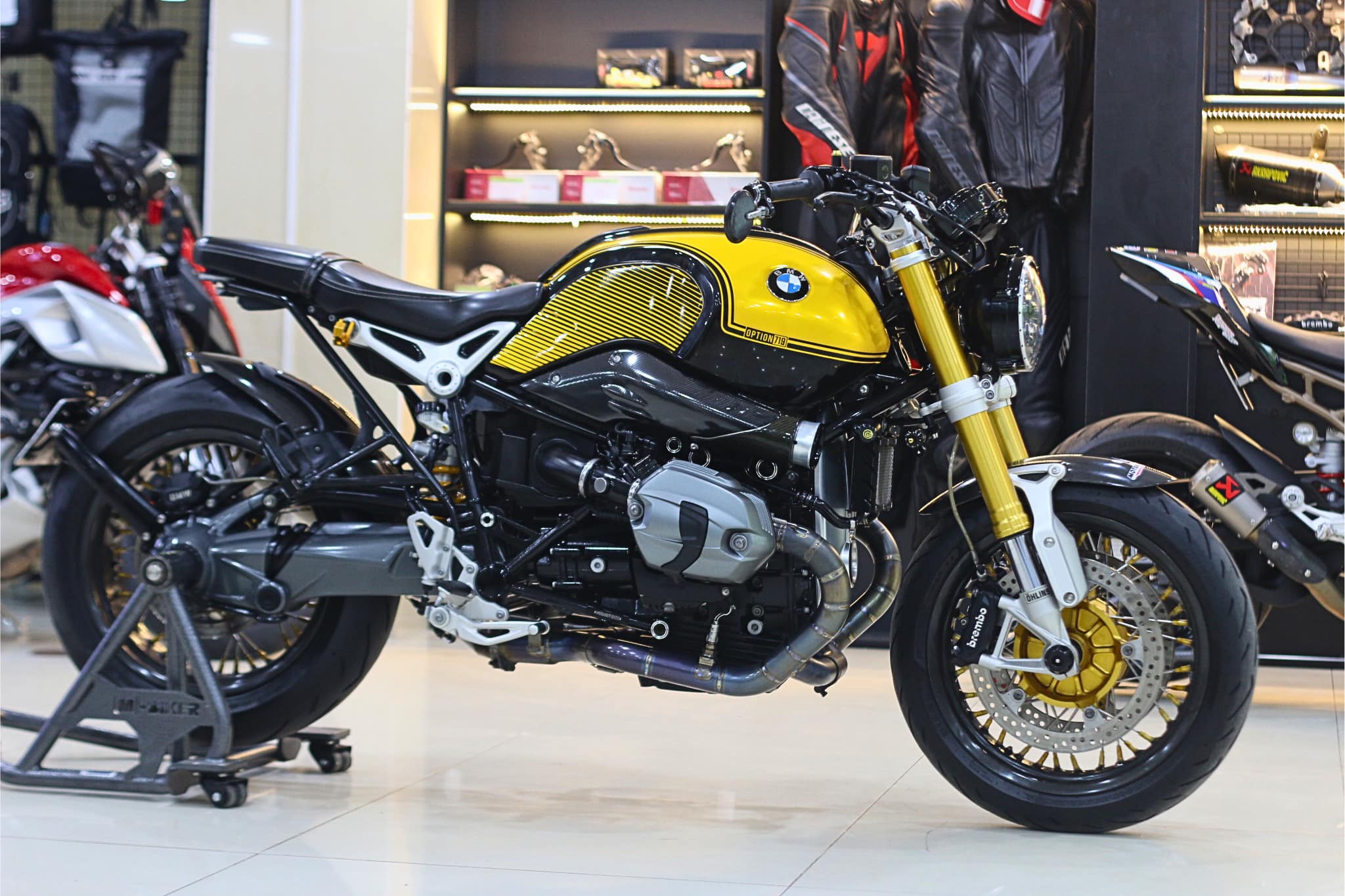 M-Biker Nâng xe motor 1 gắp chuyên dụng.