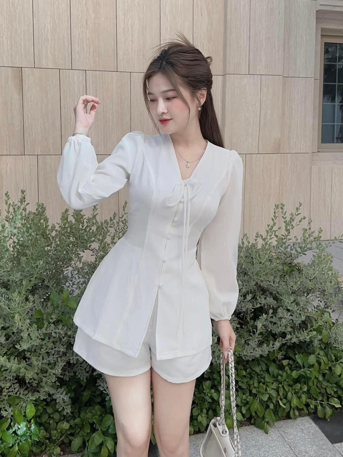 Set áo sơ mi trắng tay phồng cột dây và quần short nữ chất vải cotton, đồ bộ basic màu trắng mặc đi chơi