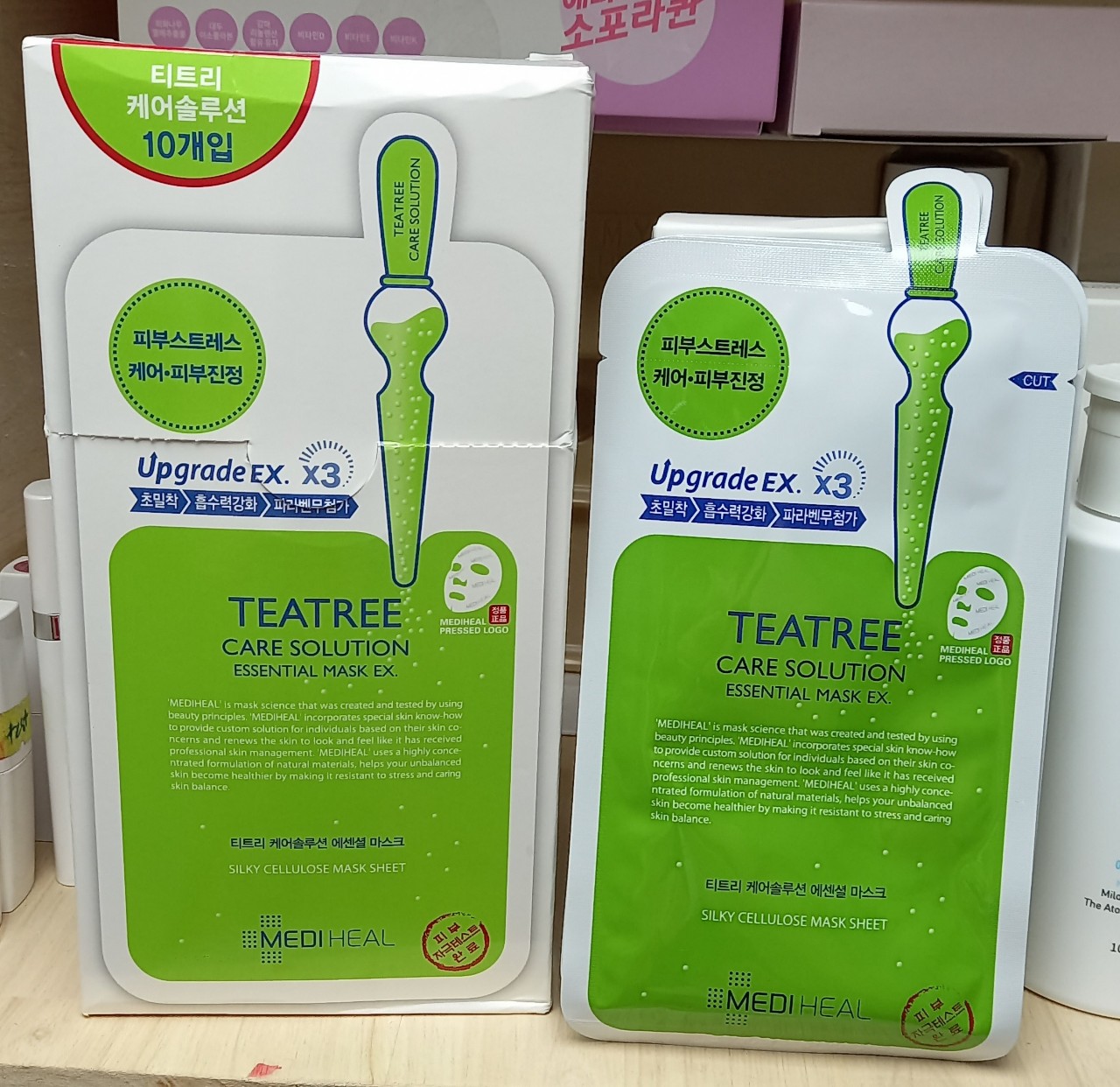 Mặt nạ giấy Mediheal chứa tinh chất trà xanh ngăn ngừa mụn Teatree Care Solution Essential Mask hộp 10 gói.