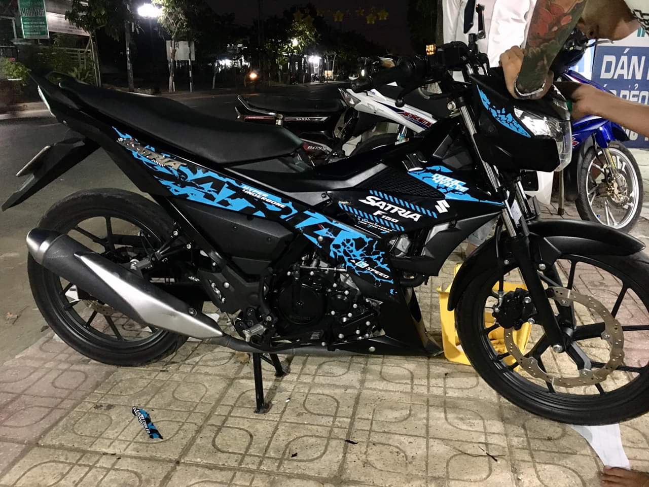 Tem rời Satria Fi xanh nitron