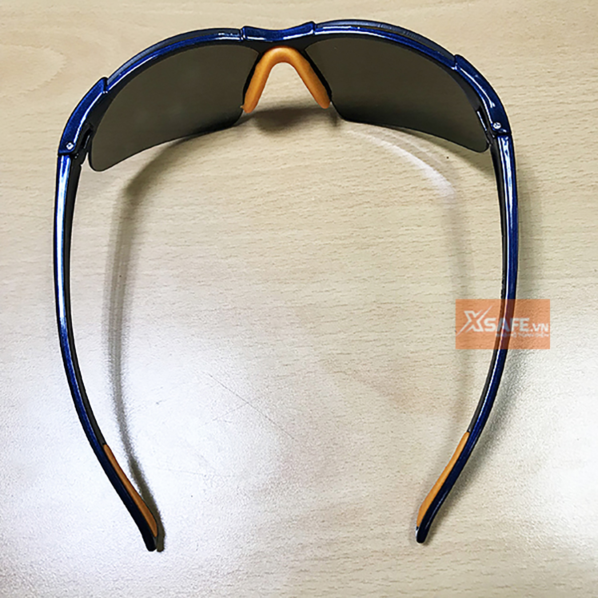 Kính chống bụi Kings KY314 đen tráng bạcKính bảo hộ chống tia UV chống bụi trầy xước đọng sương. Mắt kính râm tráng bạc bảo vệ mắt lao động đi xe máy (màu đen)