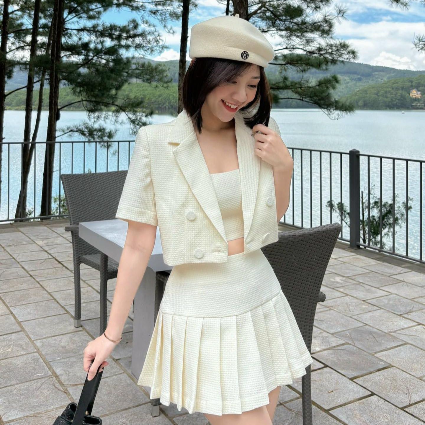 SET AMILYN - Set áo khoác chân váy xếp ly