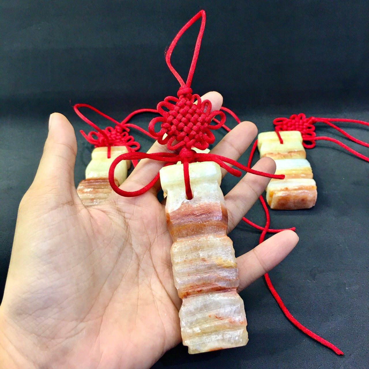 [HCM]Đá thịt ba chỉ - đá phú quý dạng xâu kèm dây đỏ may mắn