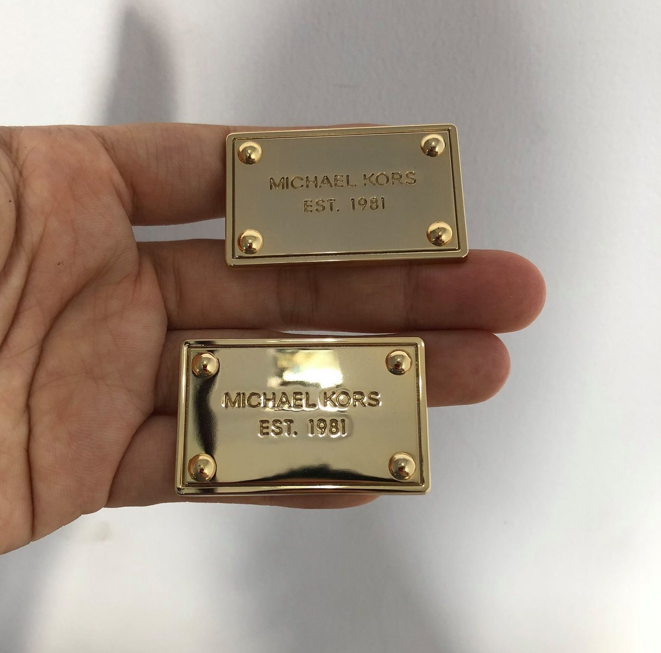 Mạc MK chữ nhật trang trí túi