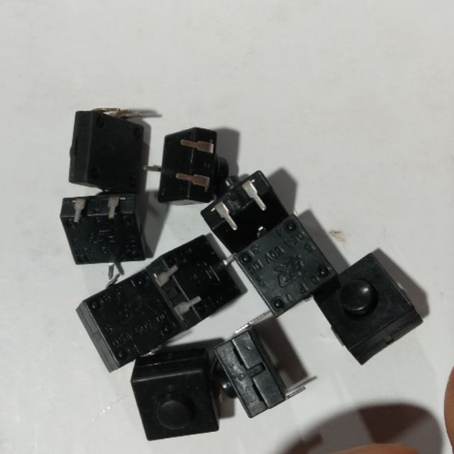 10 công tắc đèn pin 3 chân 2 bên
