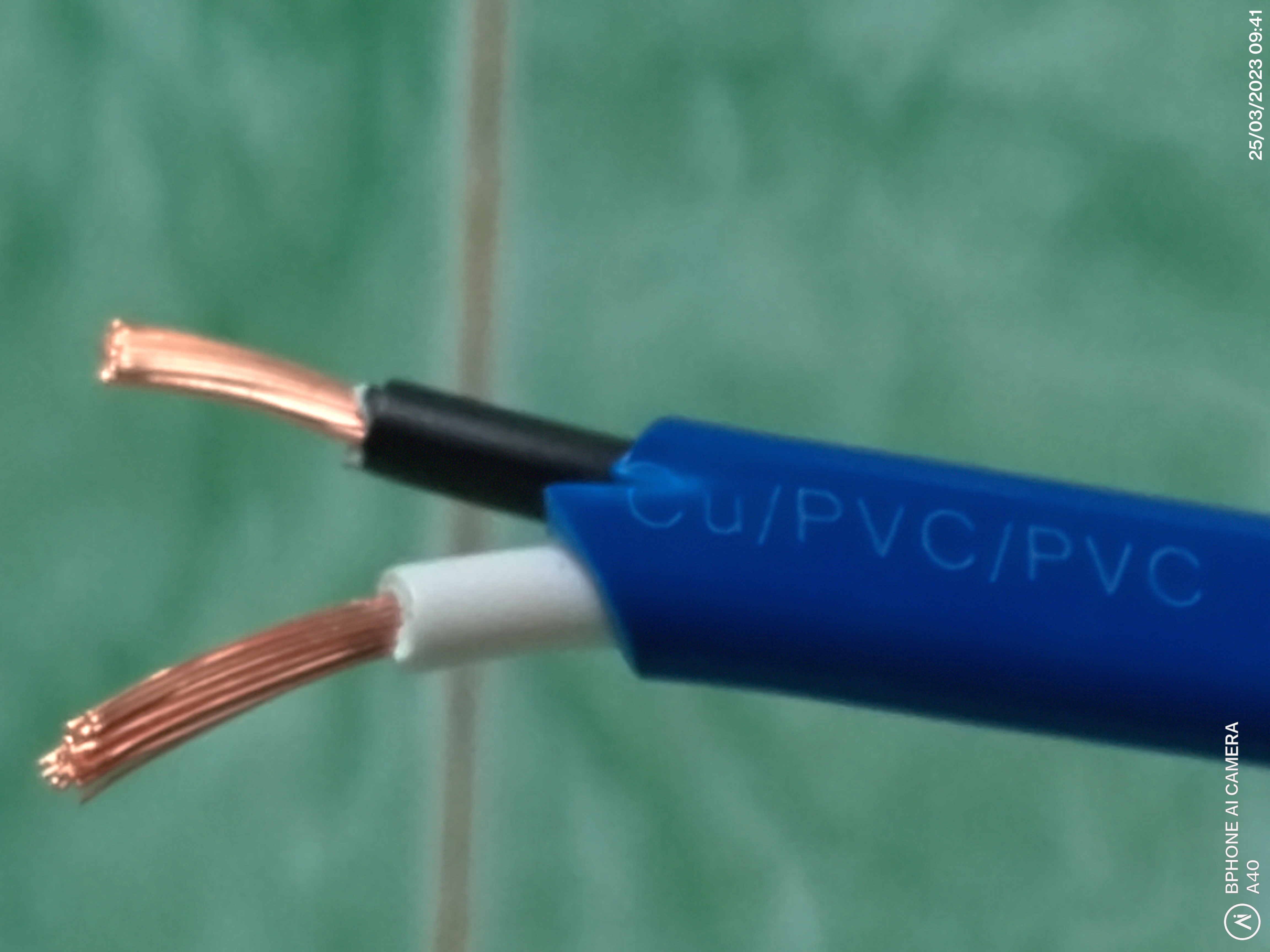 Dây điện đôi dẹp ruột đồng nguyên chất chịu tải cao 2 lớp vỏ cuộn 30M Daphaco 2X4.0