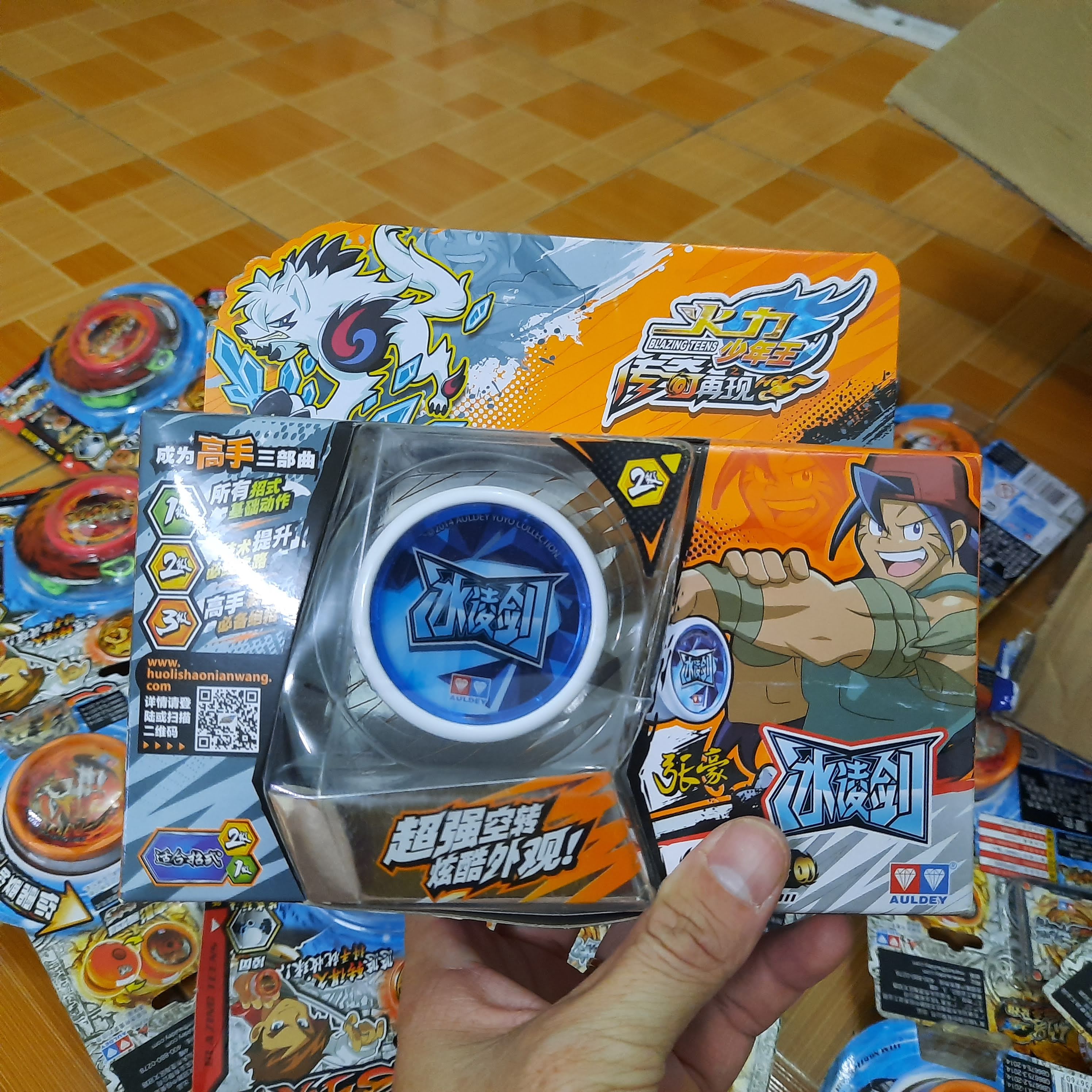 Đồ chơi trẻ em con quay yoyo Tuyệt đỉnh Yoyo Sói Băng Giá (màu trắng) mã 676111