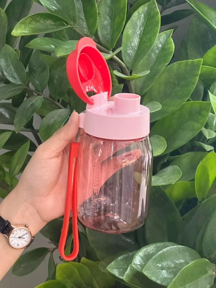 Bình nước Tupperware 1.1L, có vạch chia, có dây đeo, kèm ống hút