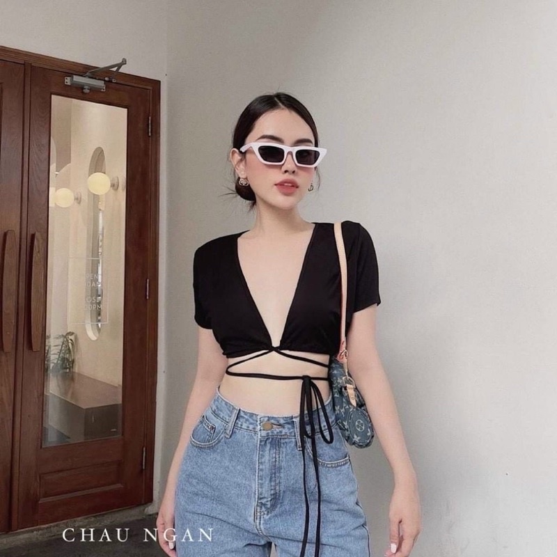 Áo kiểu khoét ngực cột dây mặt được hai kiểu