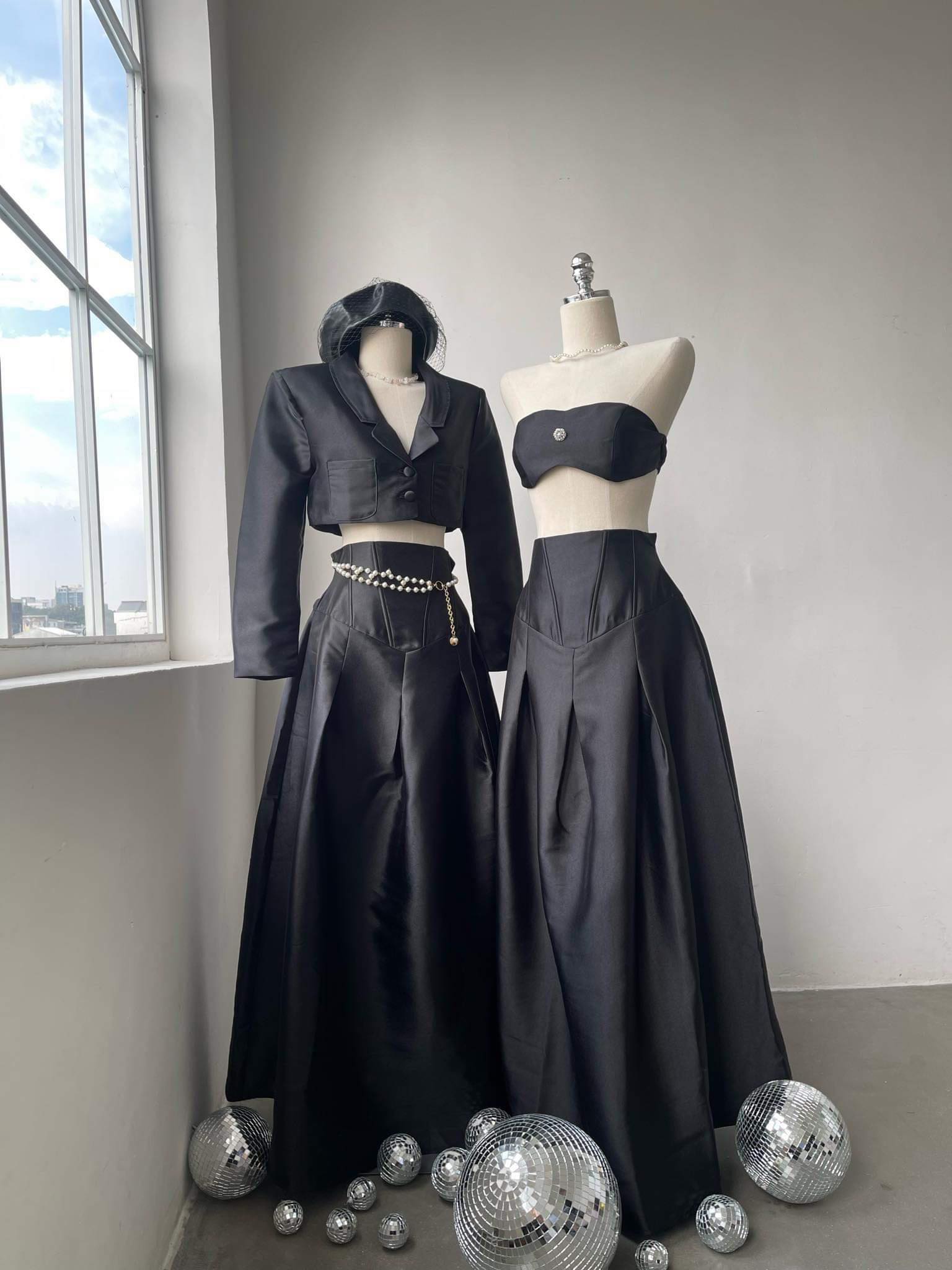 SET SÔ CÔ LA - SET VEST VÀ CHÂN VÁY DÀI_ CHẤT TAFTA
