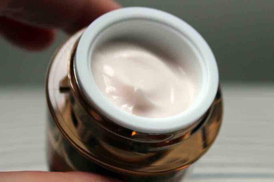 Kem Dưỡng Ẩm căn bóng da Estee Lauder 15ml(unbox)