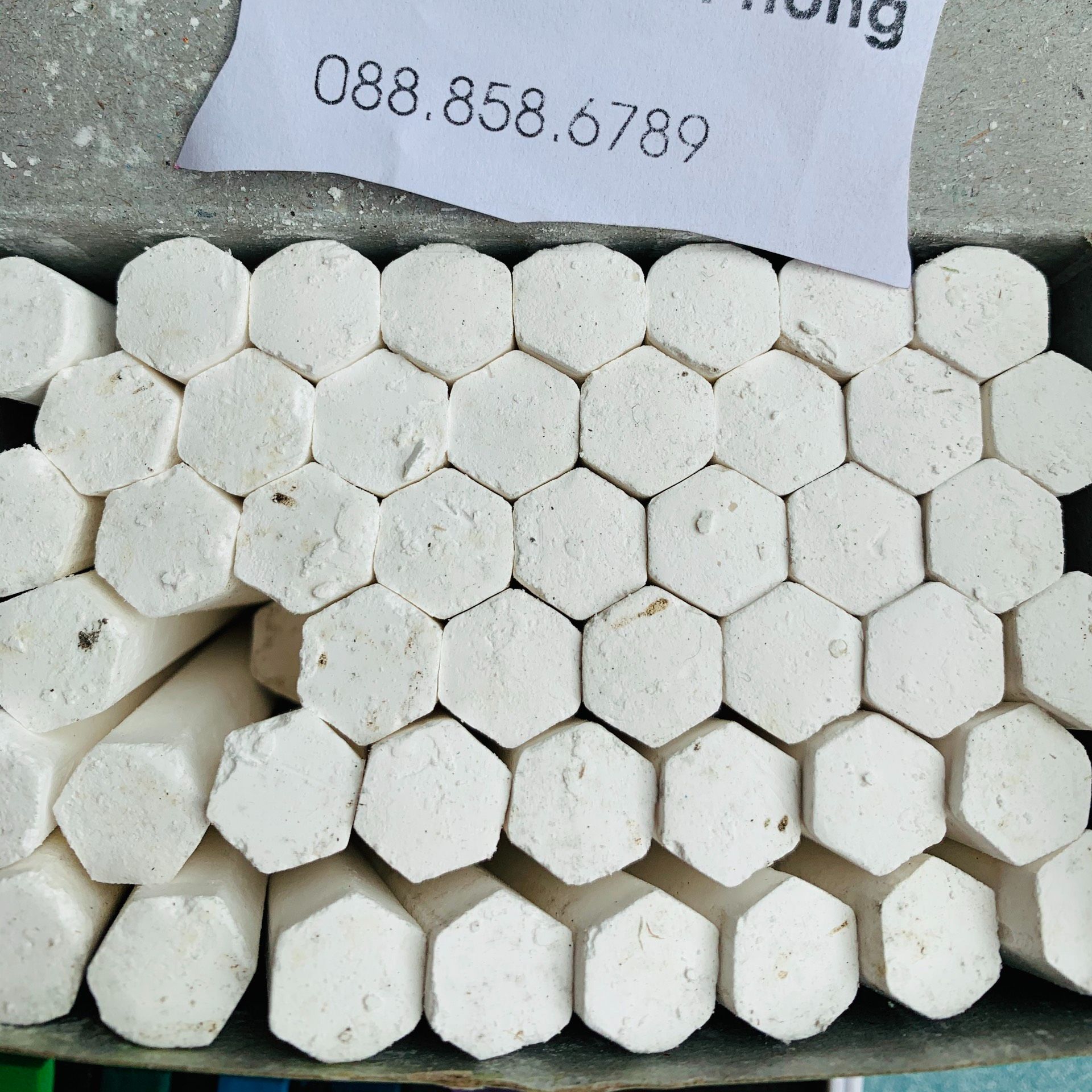 Phấn Lục giác trắng và mầu