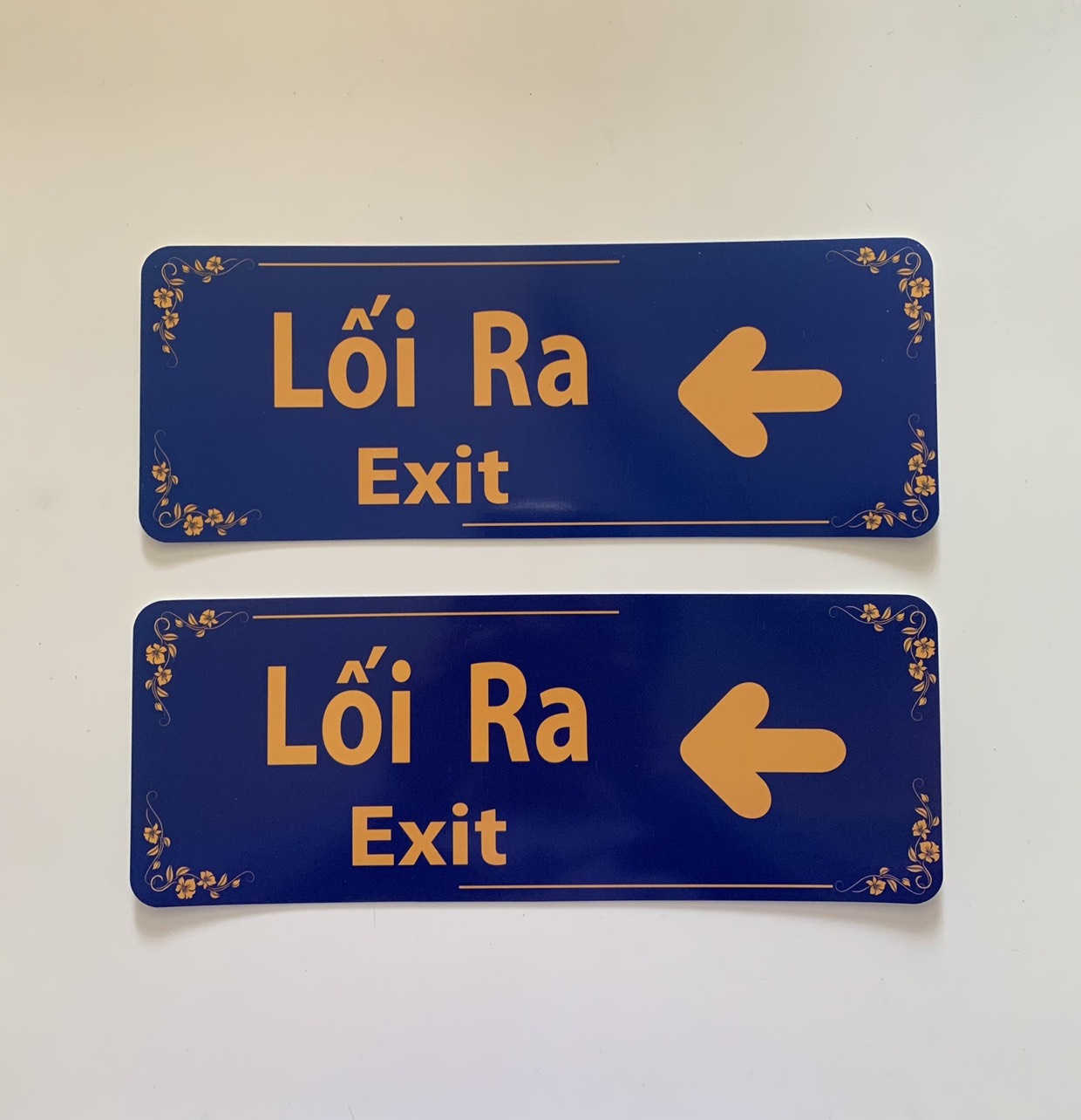 Biển Báo Chỉ Dẫn Lối Ra Phải ,  EXIT Phải  , EXIT Trái 10Cm * 26.5Cm