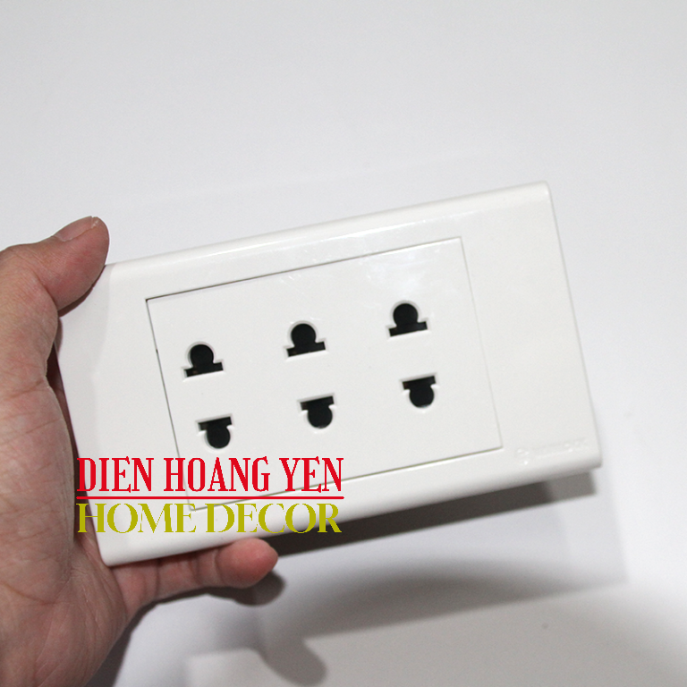 Mặt Ổ Cắm 3 Lỗ S18 - SINO loại 3 ổ cắm 2 chấu