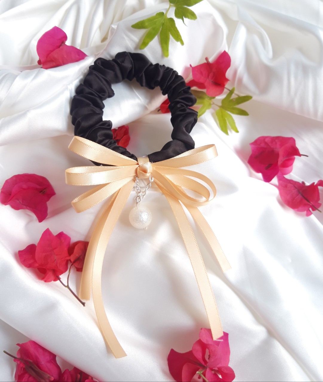 Cột Nơ Scrunchies cá tính.