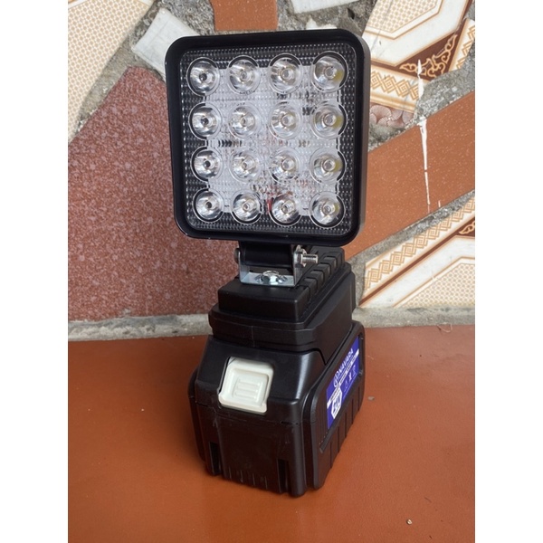Đèn pin led dùng chung pin MAKITA 18v thiết kế bi cầu chiếu xa