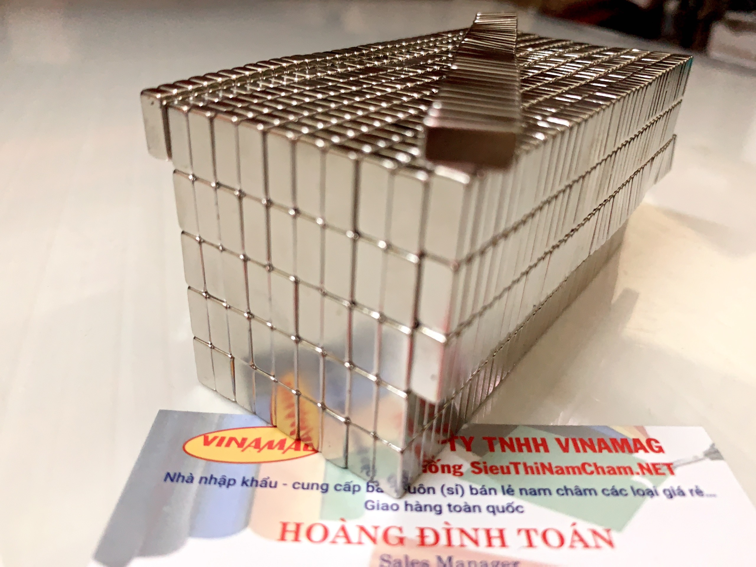 Nam châm trắng đất hiếm 10x5x3mm .