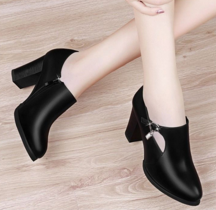 Giày boot gót vuông bán nguyệt da mềm 7f