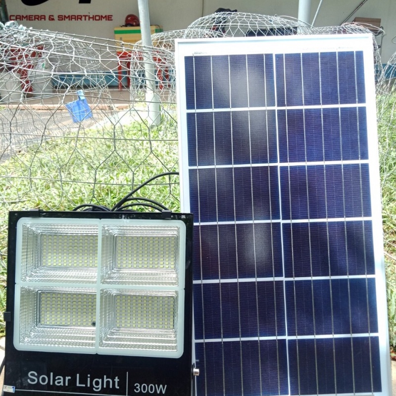 Đèn năng lượng mặt trời 4 bóng 300w