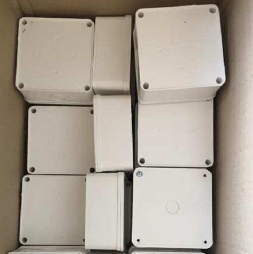 2 Hộp Kĩ Thuật - Hộp Nhựa Kích Thước 11*11*5cm Chống Mưa Nắng Cho Nguồn Camera - Giá Rẻ