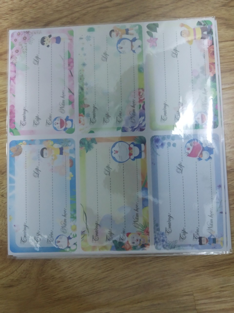 Nhãn vở bóc dính 4 cái / xấp (20-32 cái)