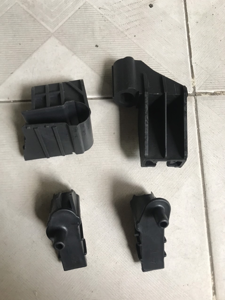 Chân bắt dàn nóng Daewoo Matiz 1,2