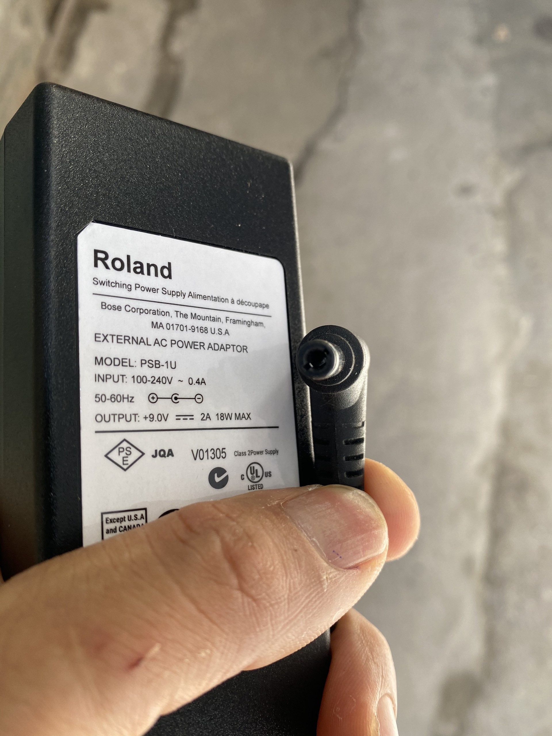 Adapter roland psb-1u 9v 2a 18w chính hãng