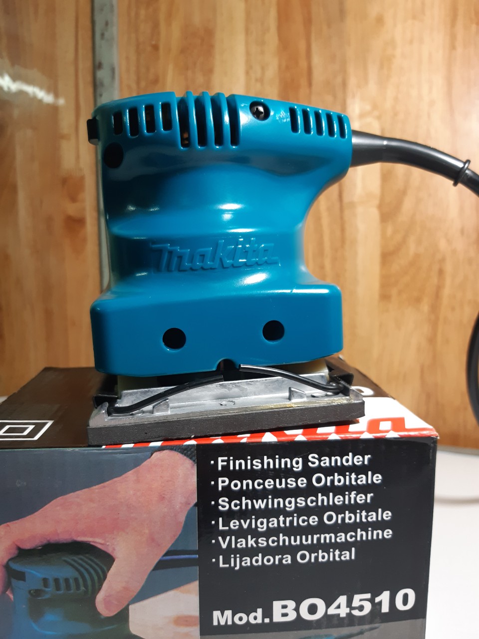 [HCM]máy chà nhám MAKITA B04510 đế vuông