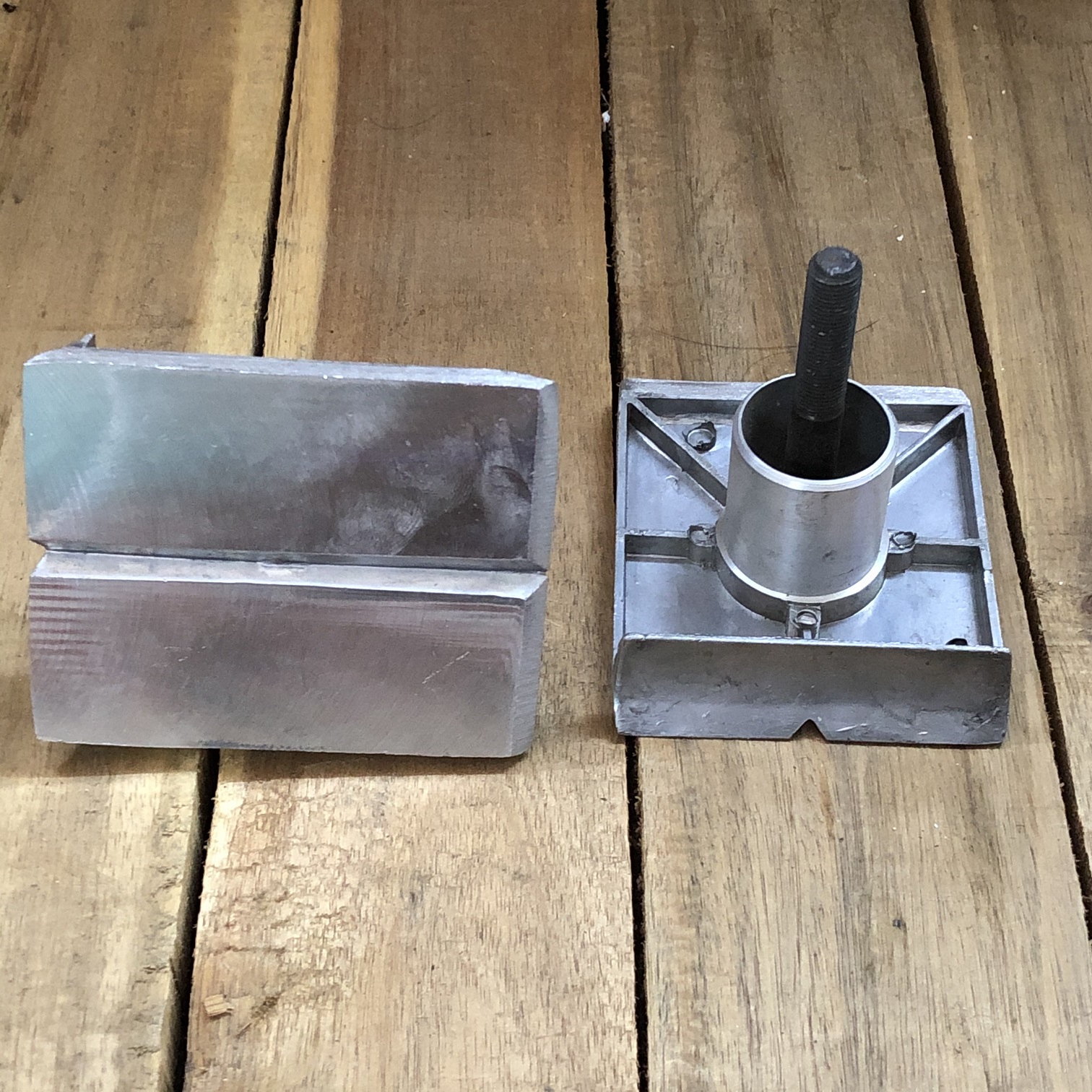 (Front Base) Đế trước máy bào gỗ 82mm có cọc ren 9mm