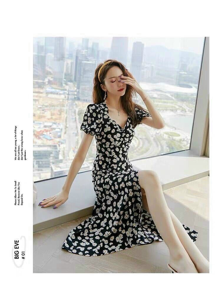 Đầm hoa cúc xẻ tà