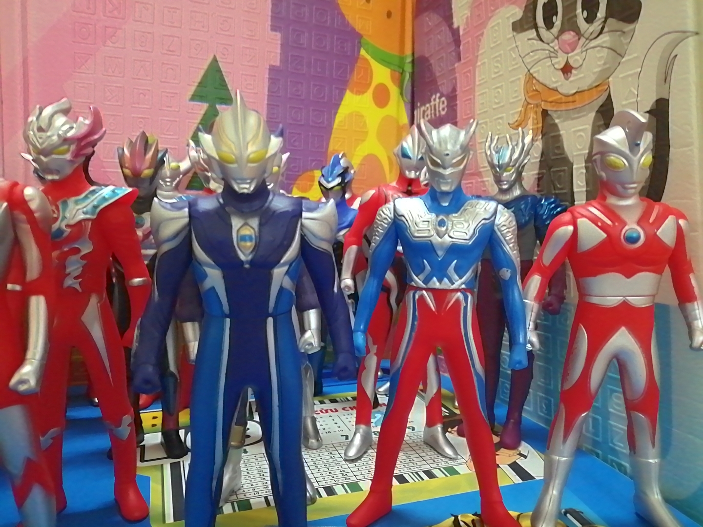 Mô hình Ultraman cao 23 cm ( phần 1 ) Siêu nhân điện quang