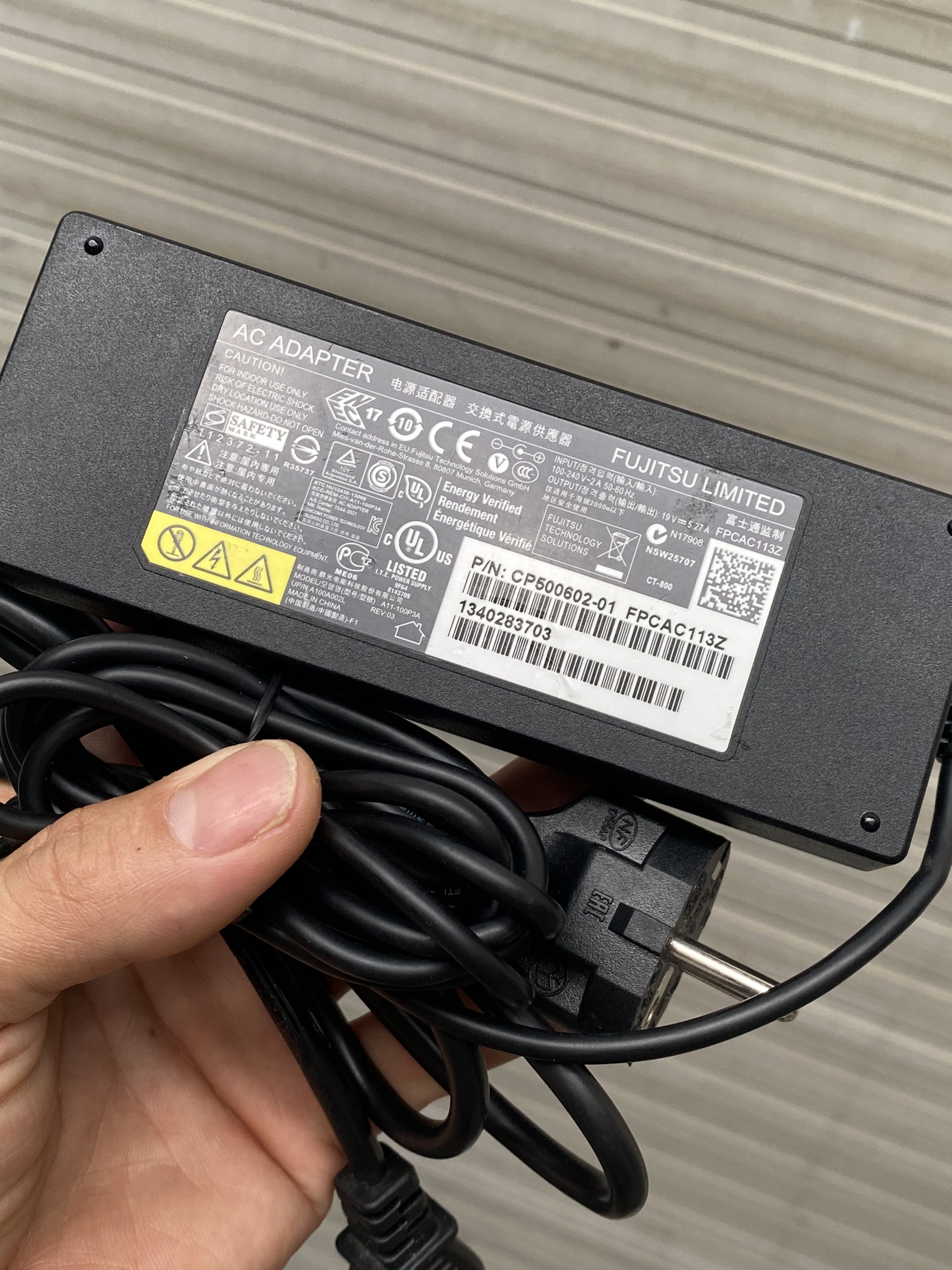 Sạc laptop Fujitsu 19V-5.27A bản gốc