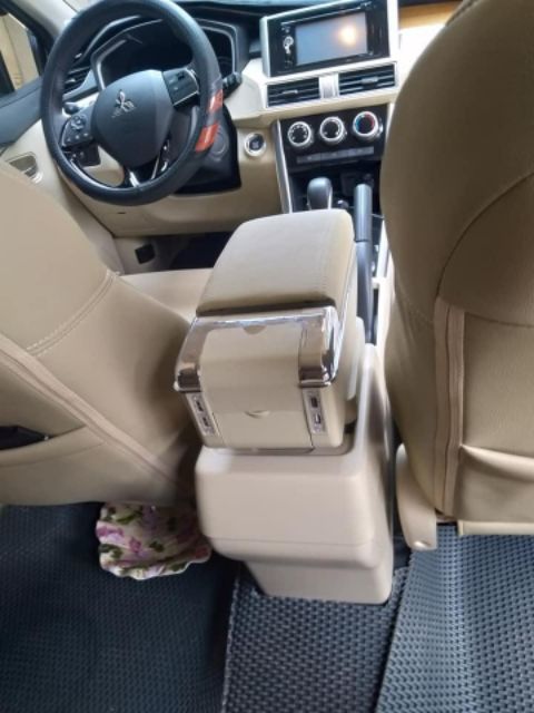 Hộp tỳ tay Mitsubishi XPANDER màu kem, 2 ngăn và 7 cổng USB