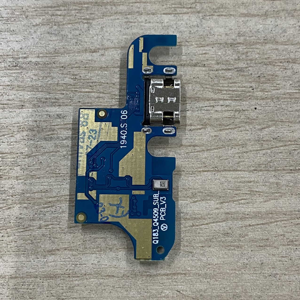 Cụm sạc vsmart joy 3
