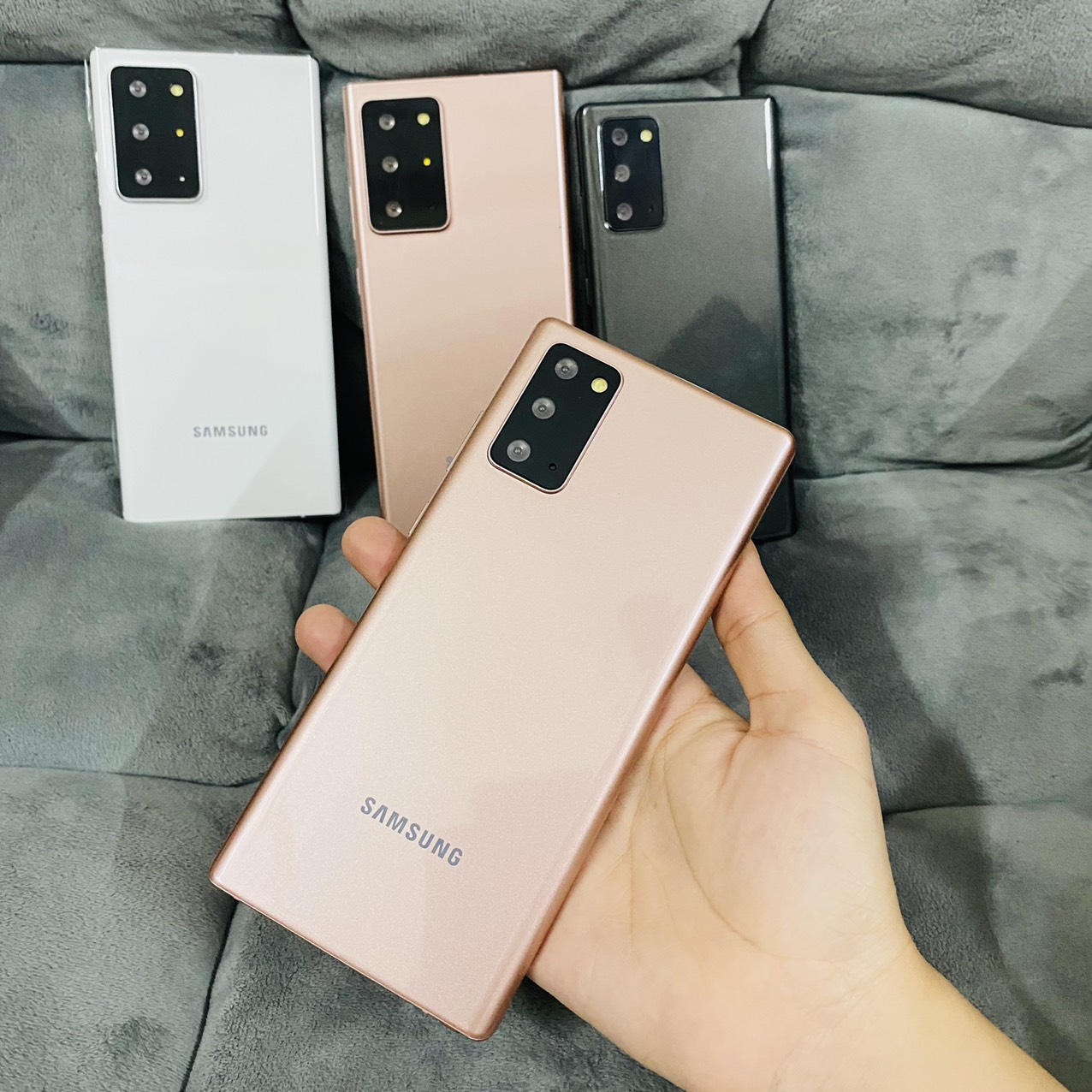 Mô hình trưng bày Samsung Note20 và Note20 Ultra