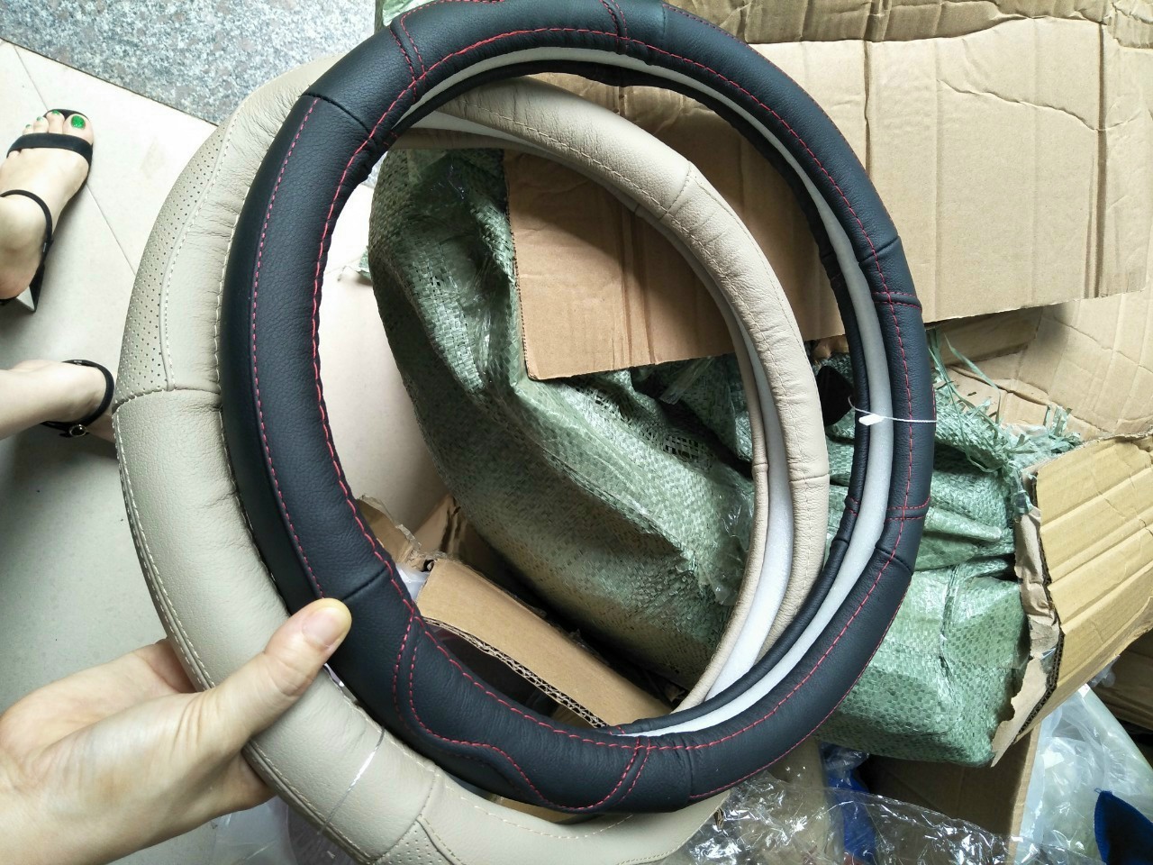 Bọc vô lăng carbon, cờ pháp, da thật thoáng khí, hàng cao cấp