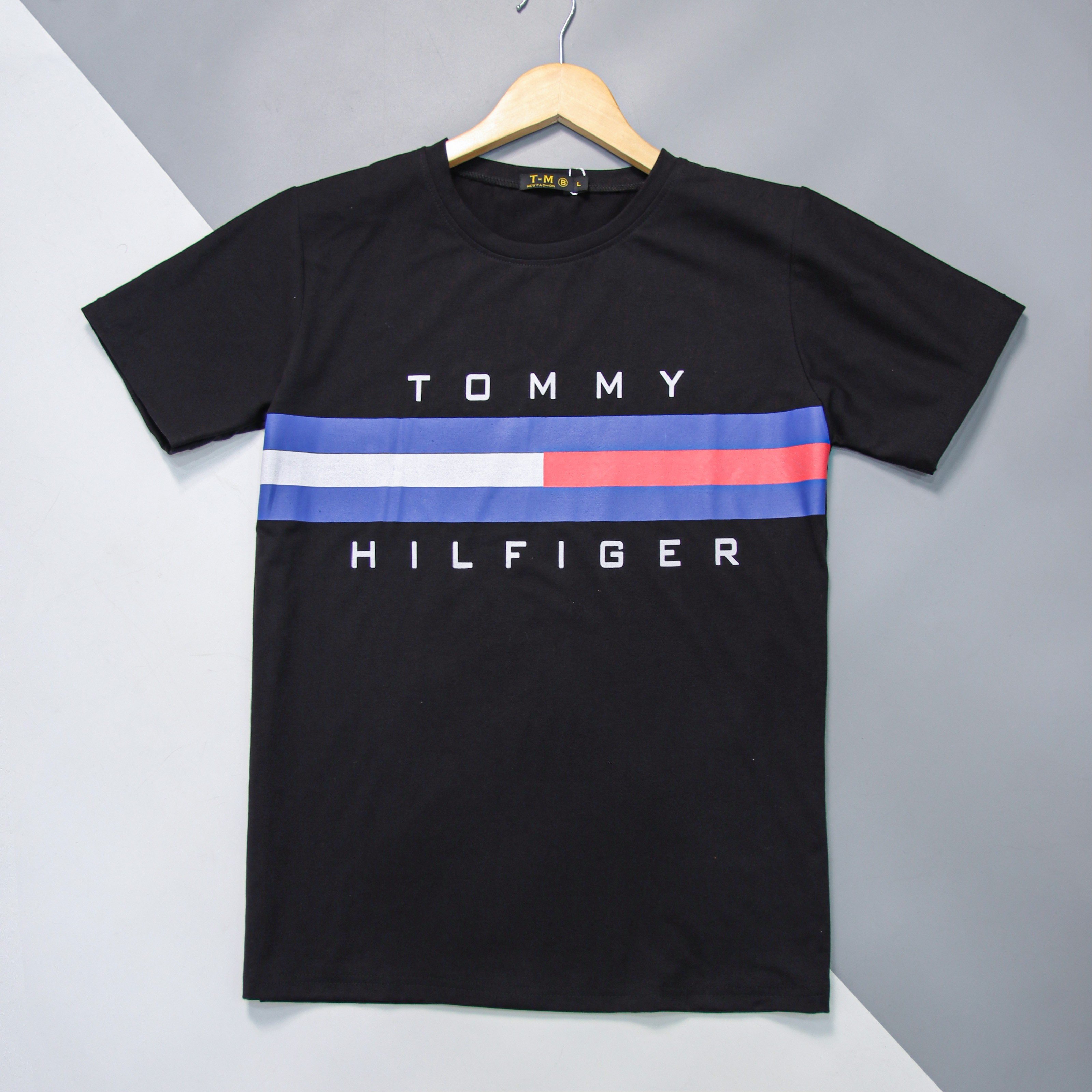 Thun cổ tròn tommy phối 2 màu đen trắng cực đẹp