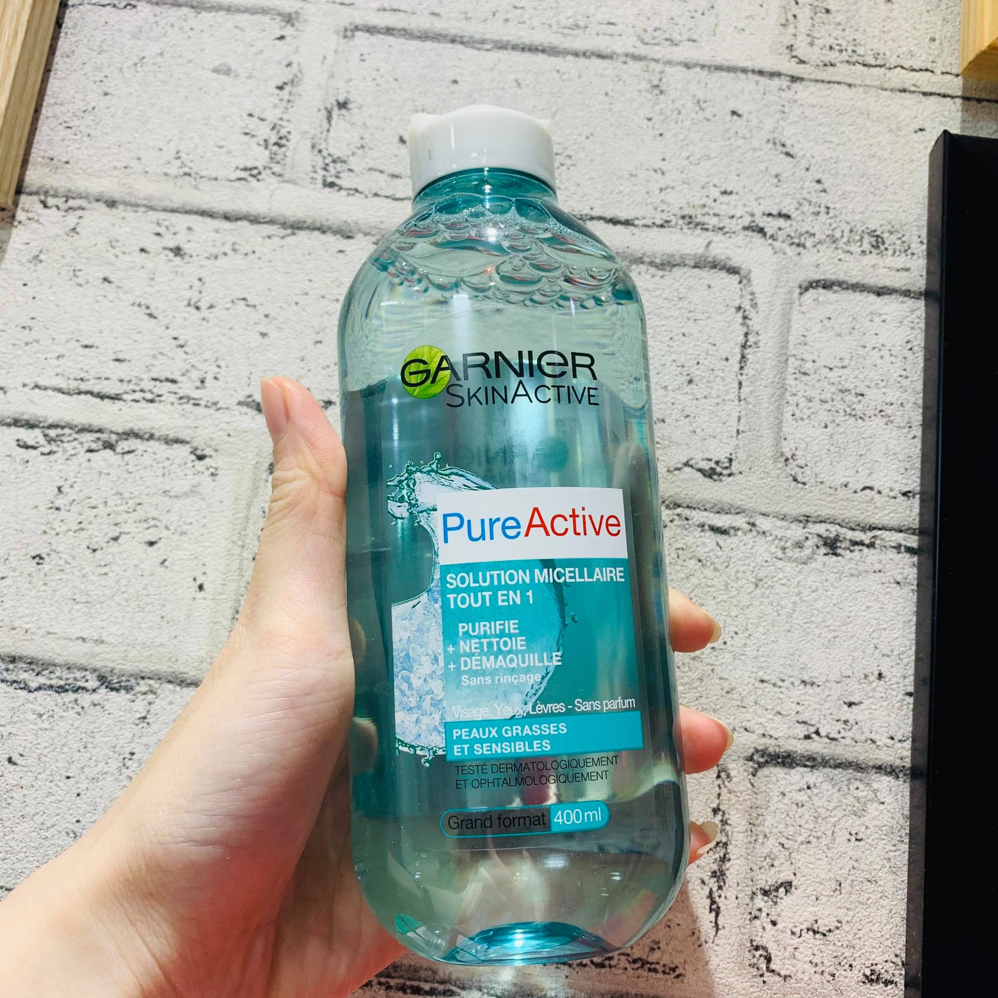 Tẩy trang Garnier Skinactive Pure Active Solution Micellaire Tout en 1 ( Xanh Ngọc - Da dầu, 400mL )