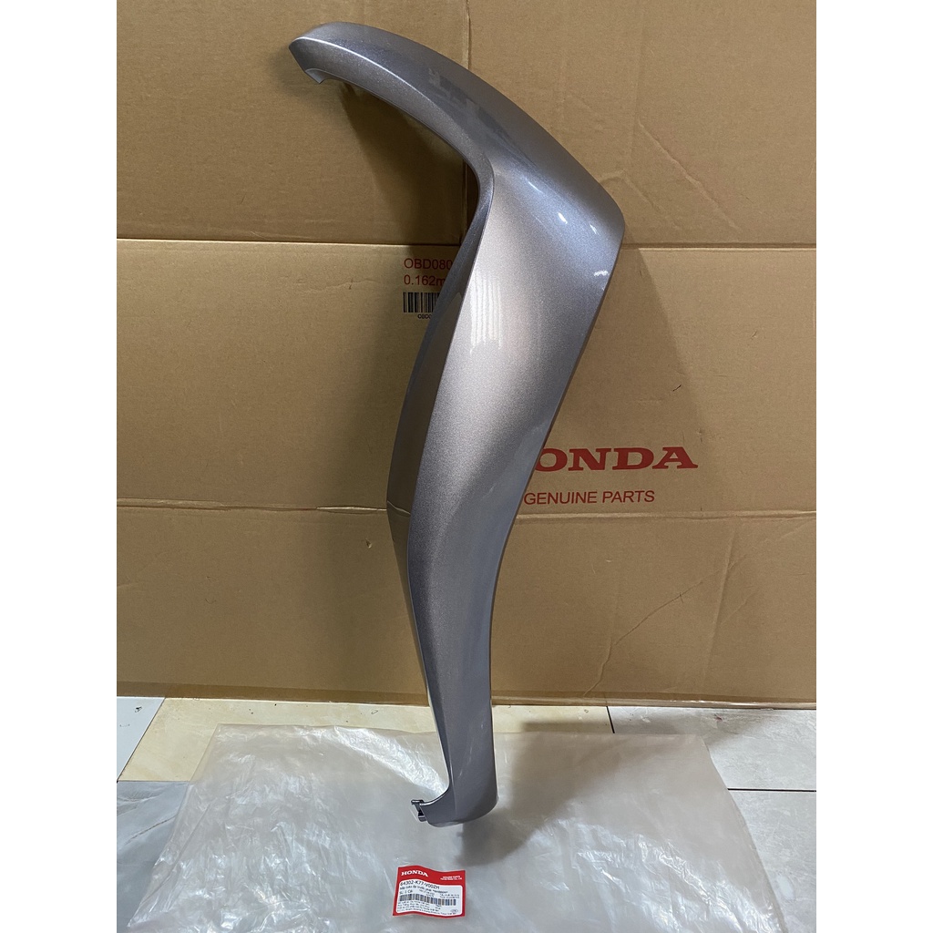 Cánh yếm bên phải - bửng yếm honda sh 125&150 năm 2017-2018-2019 màu bạc.