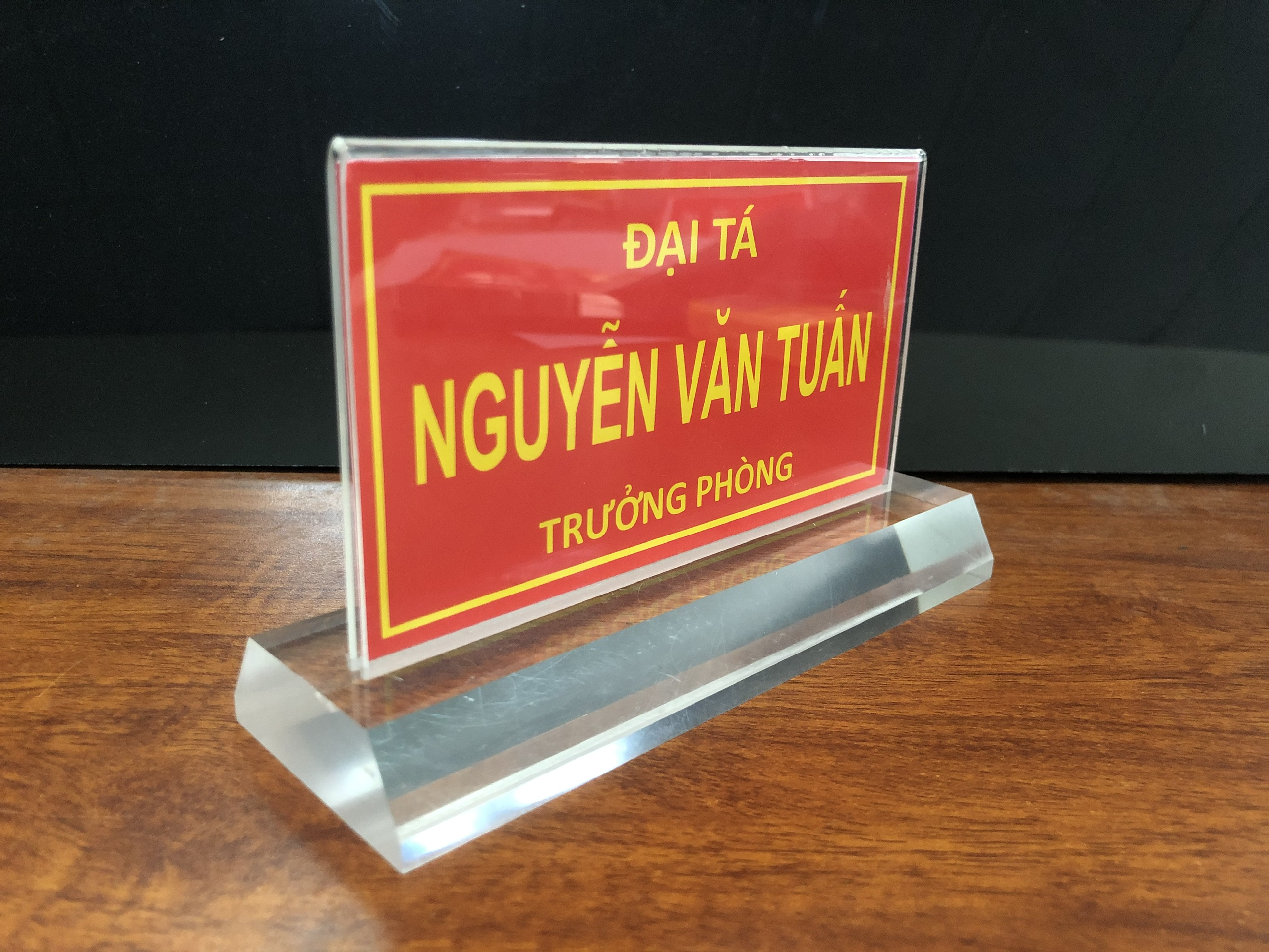Biển chức danh mica Quân Đội