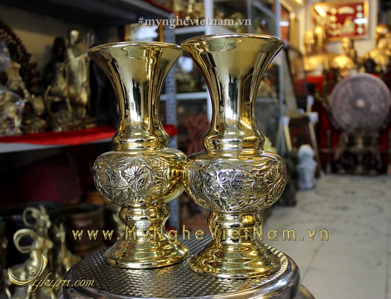 Đôi lọ hoa  thờ cúng bằng đồng cao 30cm