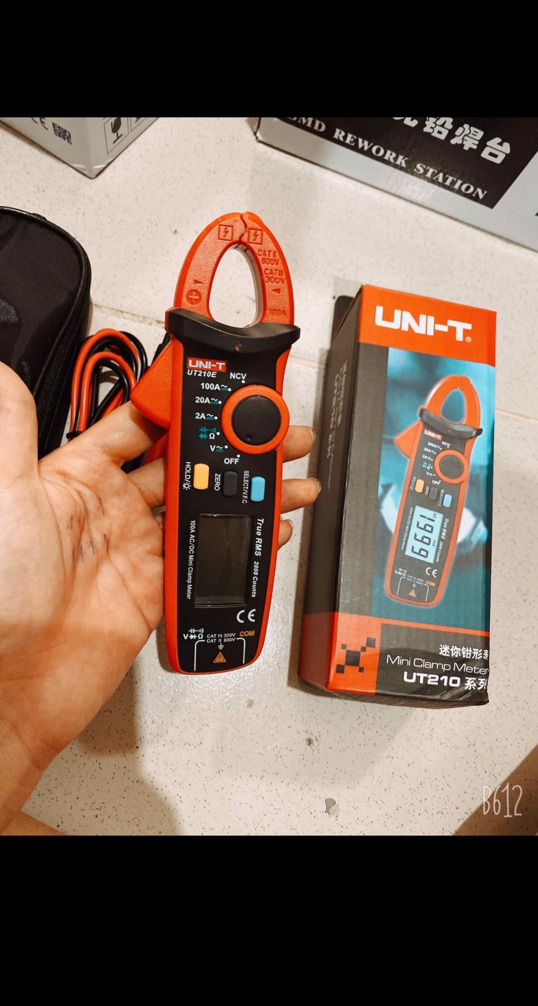 Đồng hồ ampe kìm UT210E