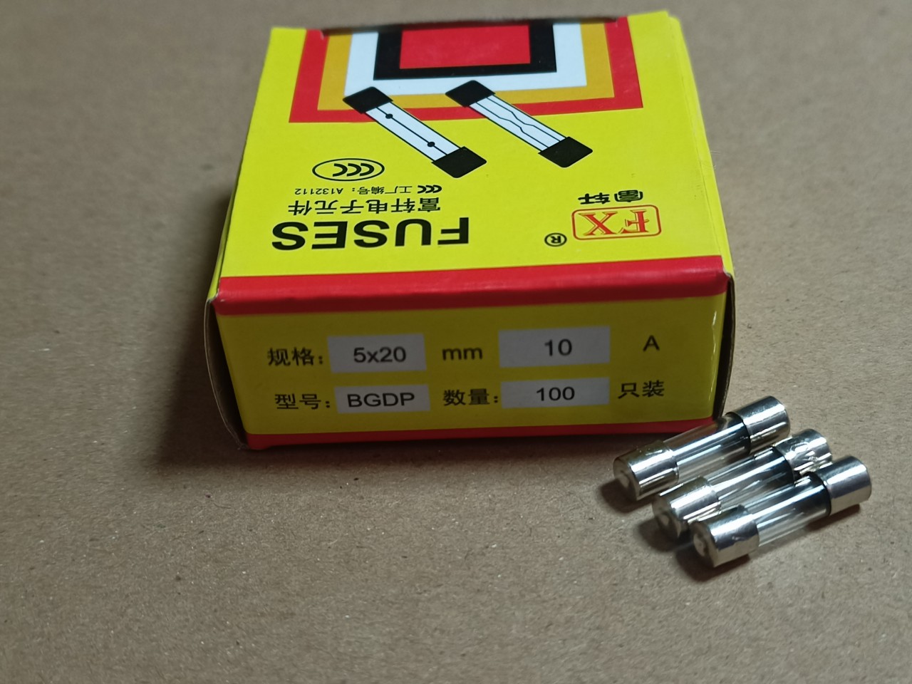 Cầu Chì 10A 250V 5x20mm (Hộp 100 chiếc)