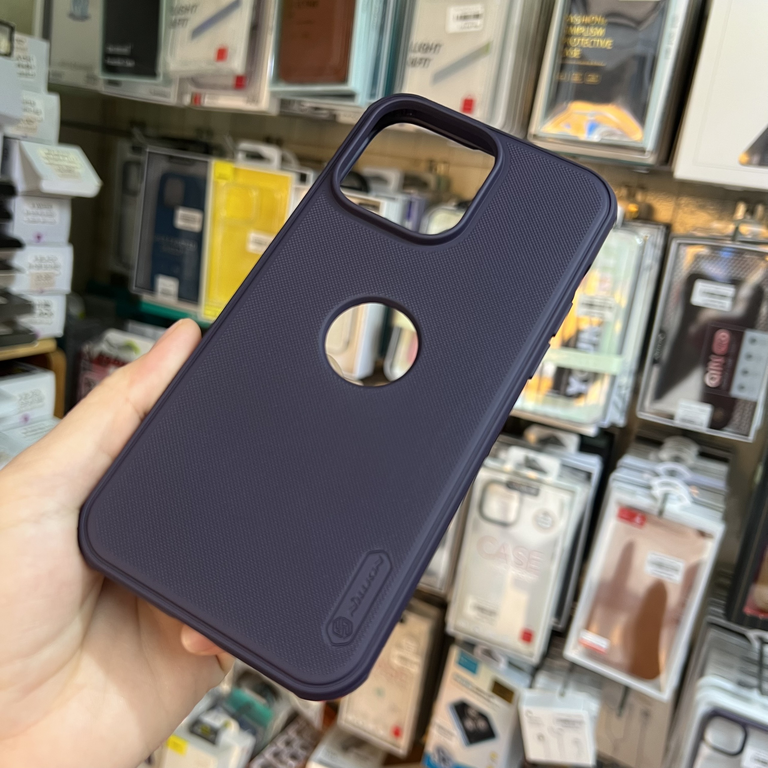 Ốp lưng iPhone 14 Pro Max Nillkin Frosted Shield màu tím