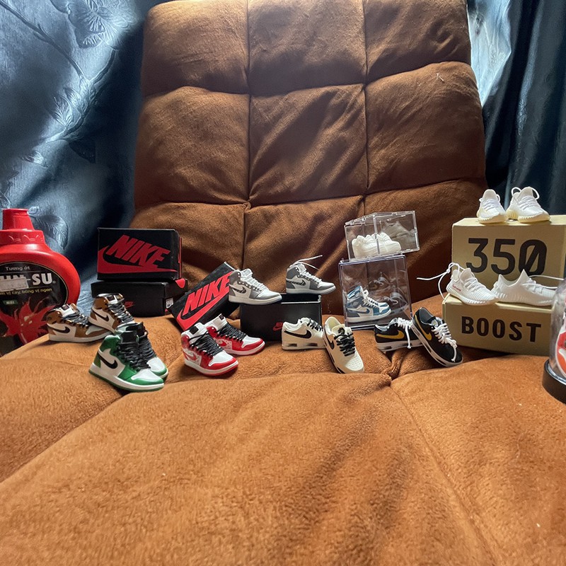 Móc Khóa Giày Mini Sneaker - Jordan 1 - Mô Hình Giày tỷ lệ 1:6 (Tặng Box)